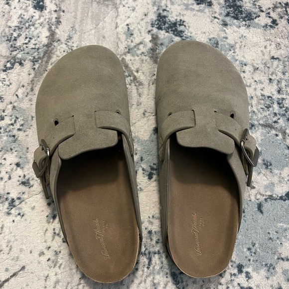 Universal Thread Clog - Picture 2 of 3